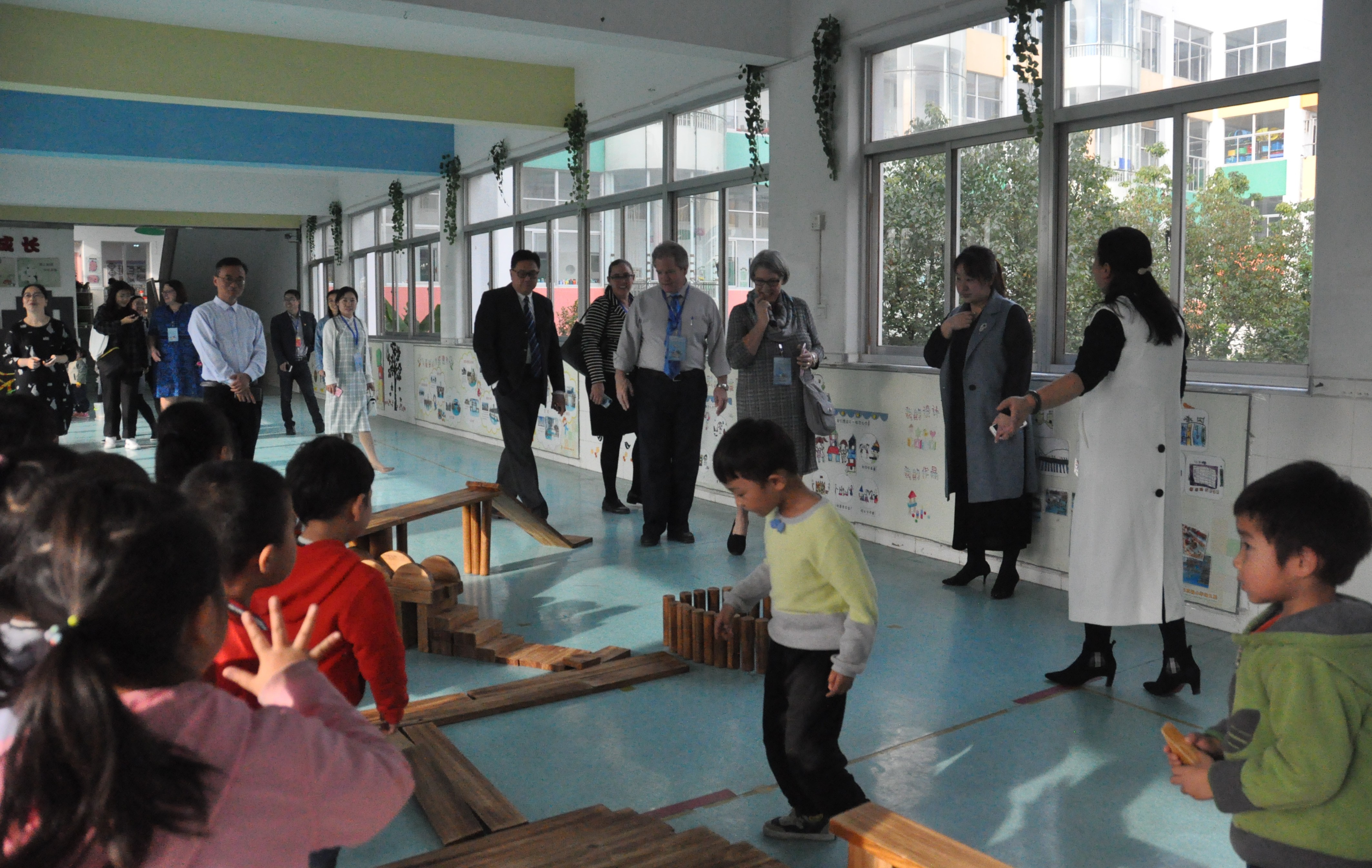 淮安市清河幼儿园开展了“以儿童为本位”幼儿园环境创设观摩活动